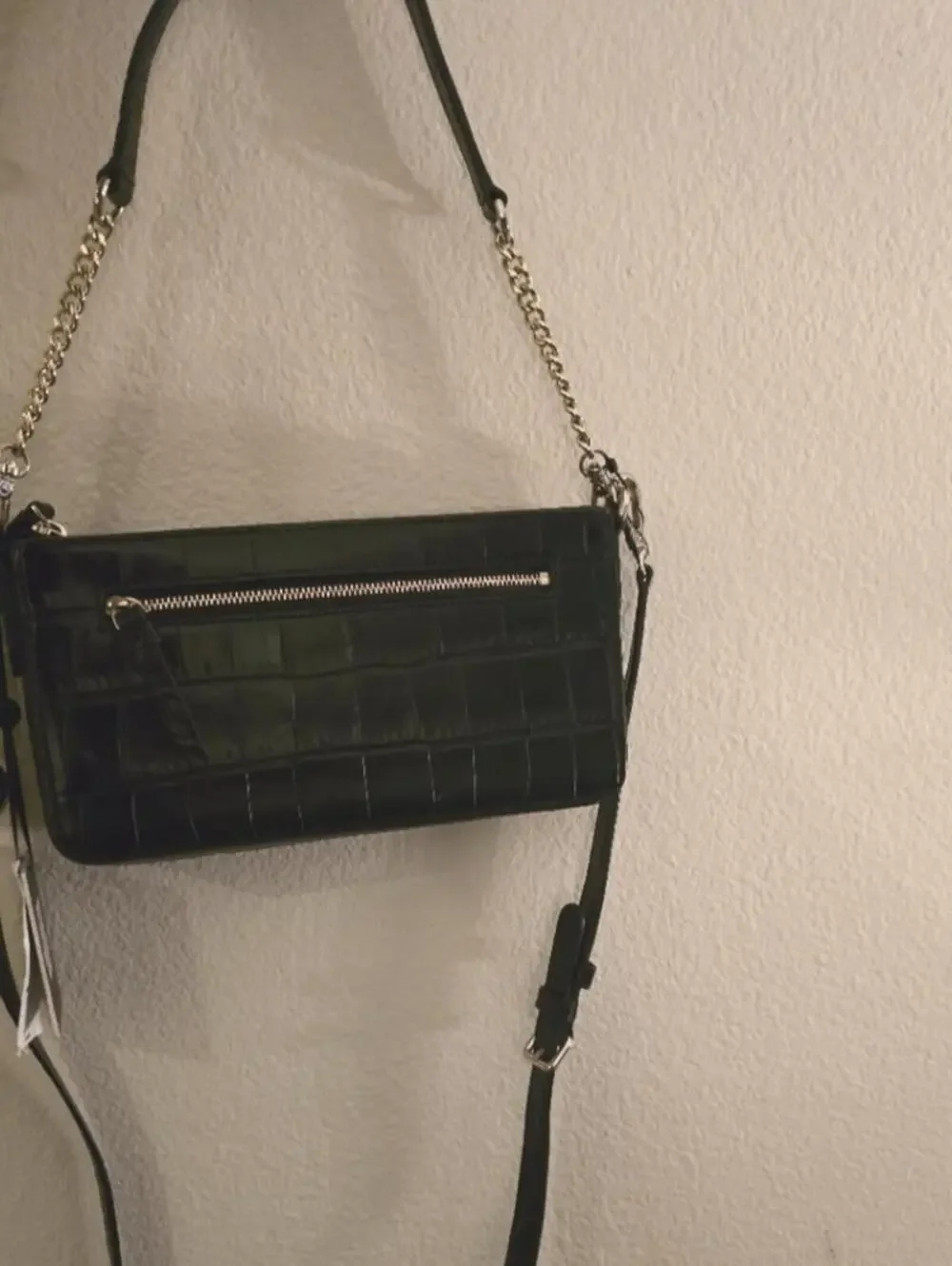 DKNY Black Croc Embossed Leather Crossbody Chain Strap NWT